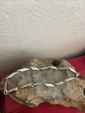 5/$10❤️❤️❤️NEW Silver Tone Zinc Alloy Geometric Link Bracelet